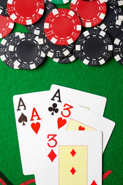 pakarwin blackjack table interface showing dealer hand and player options on mobile screen